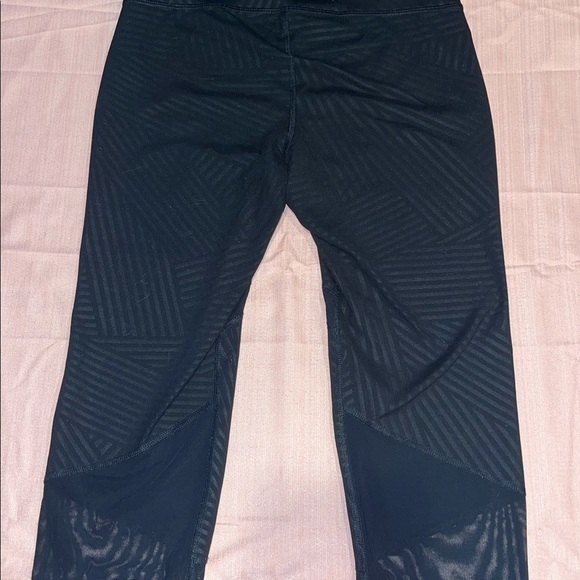 Old navy black mesh bottom leggings - Picture 2 of 3